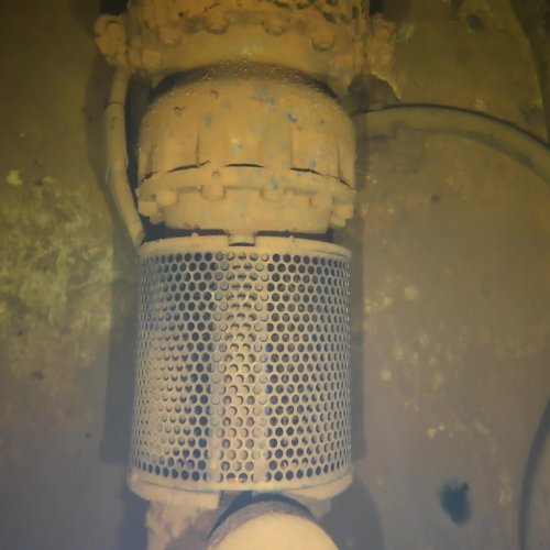 Sprinklertank-Inspektion: Betontank, 20 Jahre – Rohrschelle Filterelement Mittiger Bereich Ablagerungen