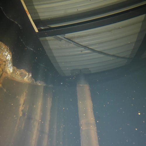 Sprinklertank-Inspektion: Stahltank, 20 Jahre – Sprinkleranlage Stahltraeger Korrosion Bodensicht